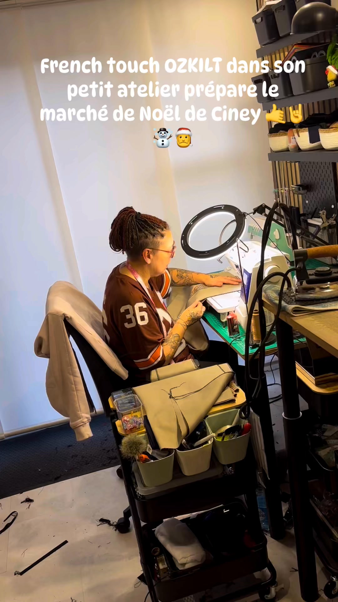 Artisane OZKILT à l'atelier, machine à coudre - confection artisanale